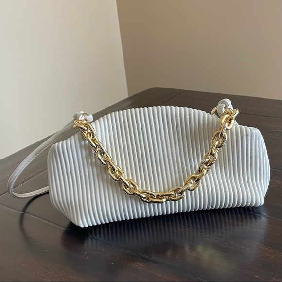 URBAN Expressions Crossbody Bag - Picture 3 of 9